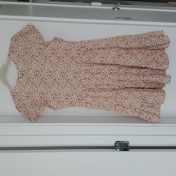 Petal and Pup Floral Dress Size 6 but fits like a Size 4 - Picture 12 of 14